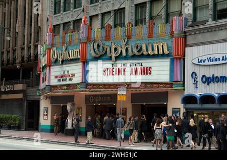 Orpheum, Théâtre, marquise, signe, néon, Streamy, streaming, récompenses, spectacle, personnes, Downtown, Los Angeles, Californie, États-Unis Banque D'Images