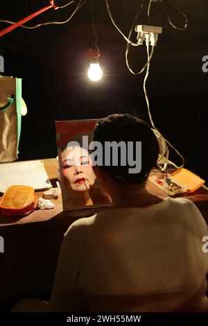 Acteur compenser pour la performance opéra chinois Banque D'Images