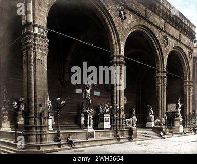 1905 CA , FIRENZE, ITALIE : la LOGGIA DEI LANZI ( la Loge des lanciers ) avec la statue en bronze de PERSEO ( Persée ) par BENVENUTO CELLINI , Piazza della Signoria . Photographe allemand inconnu de NEUEN PHOTOGRAPHISCHEN GESELLSCHAFT A. & G. , BERLIN - STEGLITZ , Allemagne . NUMÉRIQUEMENT COLORISÉ . - FLORENCE - HISTOIRE - FOTO STORICHE - RINASCIMENTO - ITALIE - GEOGRAFIA - GÉOGRAPHIE - GEOGRAFIA - ARCHITETTURA - ARCHITECTURE - ARTE - ARTS - scultura - sculpture - statua - bronzo --- Archivio GBB Banque D'Images