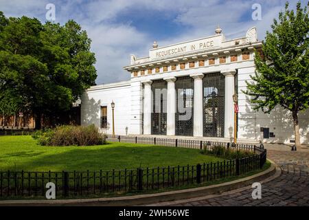 Entrée au cimetière de Recoleta. Buenos Aires, Argentine, lundi 13 novembre 2023. Photo : David Rowland / One-Image.com Banque D'Images