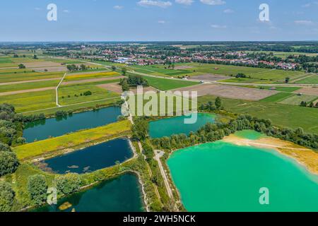 Vue sur les étangs de carrière près de Thannhausen en Souabe Banque D'Images