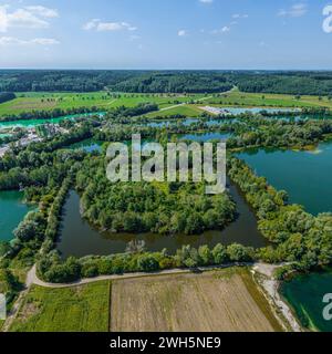 Vue sur les étangs de carrière près de Thannhausen en Souabe Banque D'Images