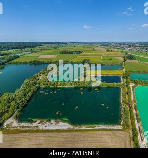 Vue sur les étangs de carrière près de Thannhausen en Souabe Banque D'Images