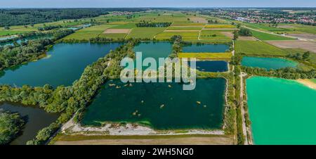 Vue sur les étangs de carrière près de Thannhausen en Souabe Banque D'Images