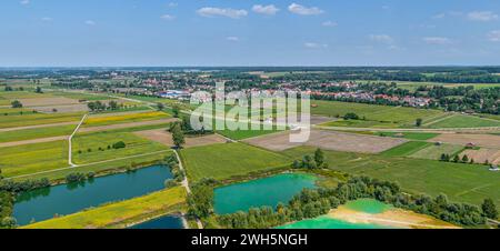 Vue sur les étangs de carrière près de Thannhausen en Souabe Banque D'Images