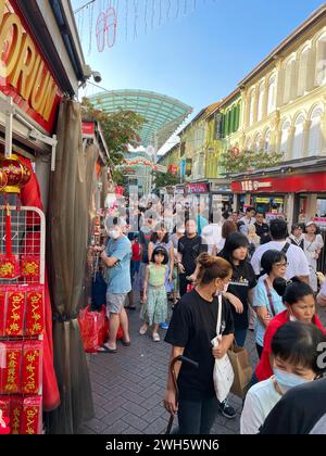 Singapour, le 26 janvier 2024. Chinatown, la célèbre attraction touristique de Singapour. Un marché de rue animé avec une architecture intéressante. Banque D'Images
