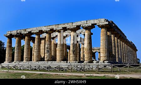 Temple d'Héra (alias la Basilique), 530 av. J.-C. Paestum est une ancienne ville grecque sur la côte de la mer Tyrrhénienne, Magna Graecia. Roman, Italie, Italien . Banque D'Images