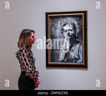 Londres, Royaume-Uni. 8 février 2024. Autoportrait, 1958, charbon de bois et craie sur papier L'exposition au Courtauld est la première fois qu'un groupe aussi important de têtes de charbon d'après-guerre est réuni, tirées de collections publiques et privées, y compris des œuvres rarement exposées auparavant. 9 février - 27 mai 2024. Crédit : Paul Quezada-Neiman/Alamy Live News Banque D'Images