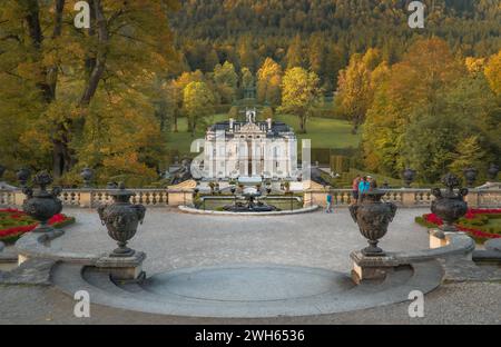 Linderhof Palace. Le palais du roi bavarois en automne. Banque D'Images