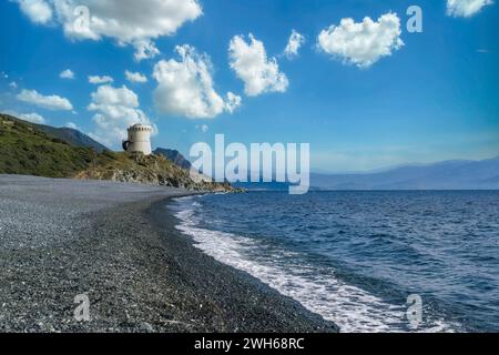 Corse, vue aérienne de la plage de Nonza, avec galets noirs, dans la Cap Corse Banque D'Images