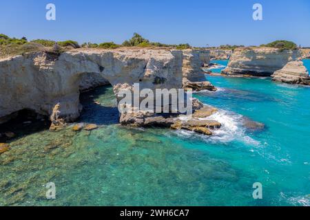 Les piles de Sant'Andrea à Melendugno, région du Salento, province de Lecce, Pouilles, Italie Banque D'Images