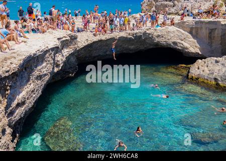 MELENDUGNO, ITALIE, 13 JUILLET 2022 - la grotte de poésie dans le petit village de Melendugno, région du Salento, Pouilles, Italie Banque D'Images