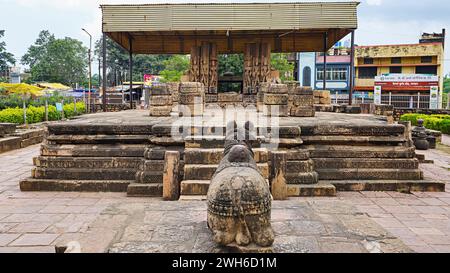 Vue de face du temple Shri Pataleshwar, Malhar, Bilaspur, Chhattisgarh, Inde. Banque D'Images