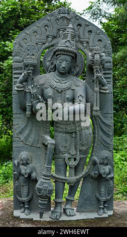 Sculpture de Dwarapala dans le Campus de Kota Gullu ou Ganapeshwaralayam, Ghanpur, Warangal, Telangana, Inde. Banque D'Images