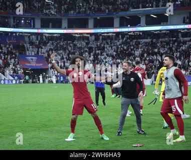 DOHA, QATAR - 07 FÉVRIER : le joueur Akram Afif du Qatar célèbre le match de demi-finale de la Coupe d'Asie de l'AFC entre l'Iran et le Qatar à Al Thumama Stadi Banque D'Images