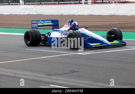 Henry Pearman, au volant de sa formule 1 Onyx ORE-1B, dans le détroit de Hamilton, lors de la démonstration du 75e anniversaire des voitures Grand prix Banque D'Images