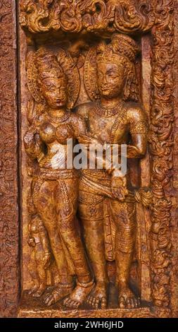 Sculpture de couple ancien sur le temple Laxman, Sirpur, Mahasamund, Chhattisgarh, Inde. Banque D'Images