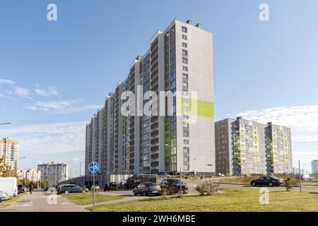 Immeubles d'appartements et terrains à proximité Banque D'Images