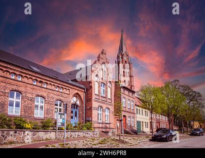 Église de la ville à Roebel sur la région des lacs de Mecklenburg Banque D'Images