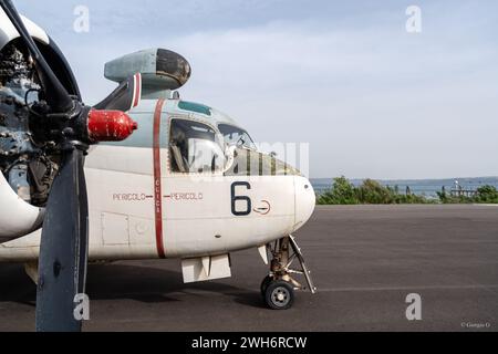 Vue de l'hélice et du cockpit de l'avion militaire vintage de l'armée de l'air italienne Banque D'Images