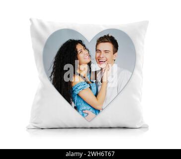 Oreiller isolé sur fond blanc caractéristiques image imprimée de couple aimant Banque D'Images