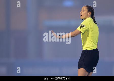 Crawley, Royaume-Uni. 7 février 2024. Arbitre Lauren Impey lors du match de quart de finale de la FA Women’s Continental Tyres League Cup entre Brighton & Hove Albion WFC et Aston Villa WFC au Broadfield Stadium à Crawley le 7 février 2024. Cette image ne peut être utilisée qu'à des fins éditoriales. Usage éditorial exclusif. Crédit : Ashley Crowden/Alamy Live News Banque D'Images