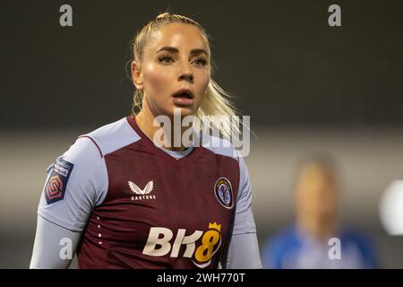 Crawley, Royaume-Uni. 7 février 2024. Adriana Leon d’Aston Villa Women lors du match de quart de finale de la FA Women’s Continental Tyres League Cup entre Brighton & Hove Albion WFC et Aston Villa WFC au Broadfield Stadium à Crawley le 7 février 2024. Cette image ne peut être utilisée qu'à des fins éditoriales. Usage éditorial exclusif. Crédit : Ashley Crowden/Alamy Live News Banque D'Images