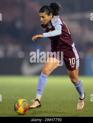 Crawley, Royaume-Uni. 7 février 2024. Kenza Dali d’Aston Villa Women lors du match de quart de finale de la FA Women’s Continental Tyres League Cup entre Brighton & Hove Albion WFC et Aston Villa WFC au Broadfield Stadium à Crawley le 7 février 2024. Cette image ne peut être utilisée qu'à des fins éditoriales. Usage éditorial exclusif. Crédit : Ashley Crowden/Alamy Live News Banque D'Images