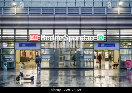 Bahnhof Spandau, Berlin, Deutschland *** gare de Spandau, Berlin, Allemagne Banque D'Images