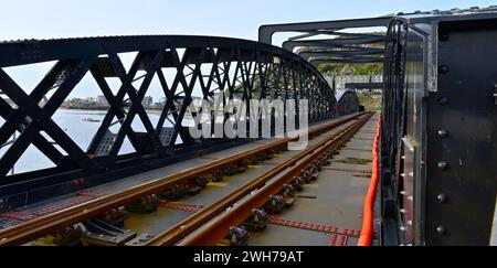 Le New (2024) Barmouth rail and Footbridge traversant Afon Mawddach, Gwynedd Wales UK Banque D'Images