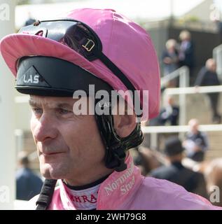 Ascot, Berkshire, Royaume-Uni. 3 mai 2023. Jockey Robert qui a remporté le NAAS Racecourse Royal Ascot Trials Day British EBF Fillies's novice Stakes à Ascot Racecourse lors du Royal Ascot Trials Day présenté par Howden Riding Horse Queen pour vous. Propriétaire Normandie Stud Ltd Formateur John et Thady Gosden, Newmarket. Éleveur et commanditaire Normandie Stud Ltd. Crédit : Maureen McLean/Alamy Banque D'Images