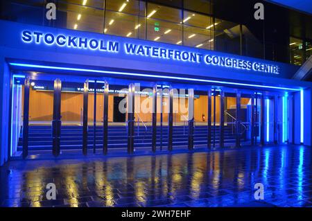 Berlin, Allemagne - 2 novembre 2023 - Stockholm Waterfront Congress Centre la nuit - arkitekter blanc. (Photo de Markku Rainer Peltonen) Banque D'Images