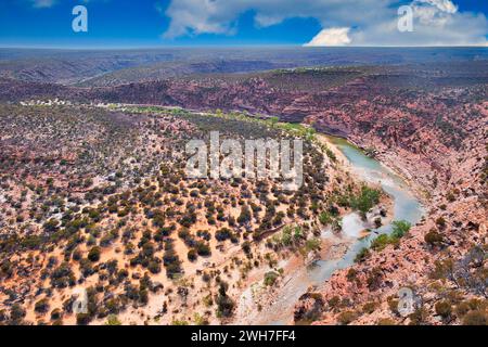 Vue aérienne du canyon de la rivière Murchison et du vaste paysage désertique du parc national de Kalbarri, Australie occidentale Banque D'Images