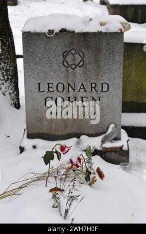 La tombe du célèbre auteur-compositeur-interprète et poète canadien Leonard Cohen au cimetière Shaar Hashomayim de Montréal. Banque D'Images