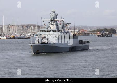 La corvette navale allemande FGS OLDENBURG (F263) s'approche de l'embouchure du port Banque D'Images