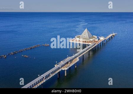 Heringsdorf Pier / Seebrücke Heringsdorf s'étend dans la mer Baltique sur l'île d'Usedom, Mecklembourg-Poméranie occidentale, Allemagne Banque D'Images