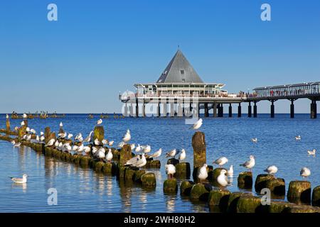 Heringsdorf Pier / Seebrücke Heringsdorf s'étend dans la mer Baltique sur l'île d'Usedom, Mecklembourg-Poméranie occidentale, Allemagne Banque D'Images