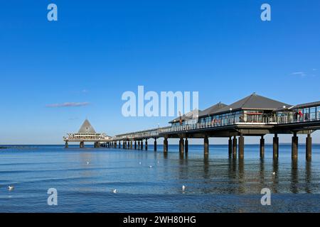 Heringsdorf Pier / Seebrücke Heringsdorf s'étend dans la mer Baltique sur l'île d'Usedom, Mecklembourg-Poméranie occidentale, Allemagne Banque D'Images