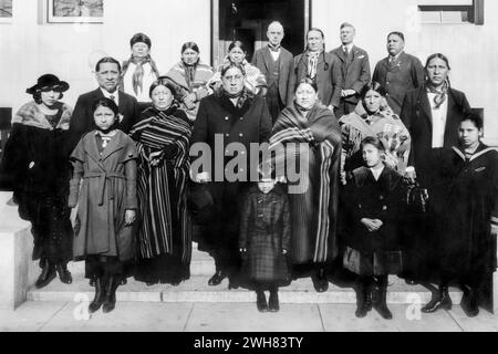 Les Indiens Osage de l'Oklahoma se sont rassemblés pour un portrait de groupe à Washington, DC, en 1920. (ÉTATS-UNIS) Banque D'Images