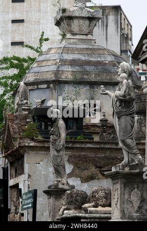 Le cimetière de Recoleta compte plus de 6 400 statues, sarcophages et cryptes commémorant certaines des personnes les plus célèbres d'Argentine, y compris 'Evita Peron' Banque D'Images