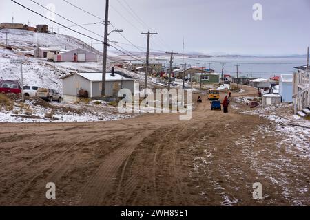 La ville de Pond Inlet sur l'île de Baffin Nunavut dans le nord du Canada Banque D'Images