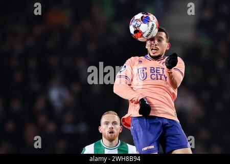 Groningen, pays-Bas. 08th Feb, 2024. GRONINGEN, PAYS-BAS - 8 FÉVRIER : Arianit Ferati de Fortuna Sittard est en tête du ballon lors du match quart de finale de la Coupe TOTO KNVB entre le FC Groningen et Fortuna Sittard à Euroborg le 8 février 2024 à Groningen, pays-Bas. (Photo de Pieter van der Woude/Orange Pictures) crédit : Orange pics BV/Alamy Live News Banque D'Images