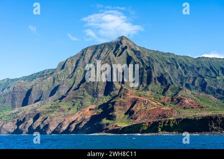 Na Pali Coast State Wilderness Park à Kauai, Hawaï, États-Unis. Nāpali Coast State Wilderness Park se trouve au nord-ouest de l'île de Kauai, à Hawaï. Banque D'Images