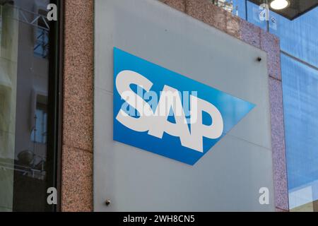 Auckland, Nouvelle-Zélande - 30 janvier 2024 : gros plan du logo SAP sur le bâtiment à Auckland, Nouvelle-Zélande. Banque D'Images