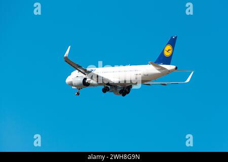 Boryspil, Ukraine - 20 août 2020 : L'avion Airbus A320NEO (d-AING) de Lufthansa décolle de l'aéroport international de Boryspil Banque D'Images