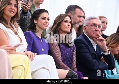 Emerson Tenney, Teri Hatcher und Helmut Schlotterer BEI der Marc Cain Fashion Show auf der Berlin Fashion week automne/hiver 2024 in der Arena Berlin. Berlin, 06.02.2024 Banque D'Images