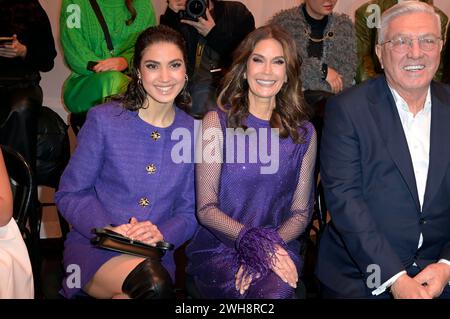 Emerson Tenney, Teri Hatcher und Helmut Schlotterer BEI der Marc Cain Fashion Show auf der Berlin Fashion week automne/hiver 2024 in der Arena Berlin. Berlin, 06.02.2024 Banque D'Images