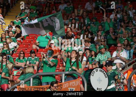 Fans d'Irlande du Nord vert et blanc armée GAWA #GAWA Angleterre v Irlande du Nord UEFA Womens Euro 15 juillet 2022 St Marys Stadium Southampton Banque D'Images