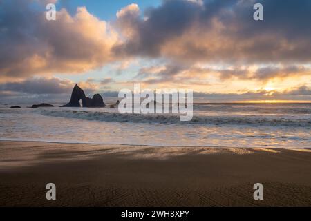 Martin's Beach au coucher du soleil pendant la tempête hivernale Banque D'Images