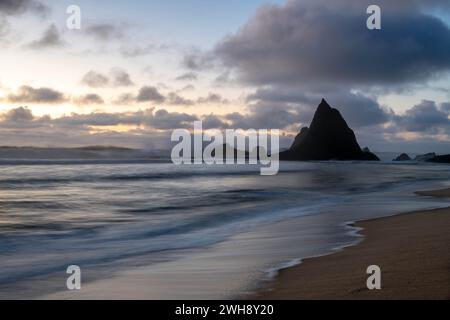 Martin's Beach au coucher du soleil pendant la tempête hivernale Banque D'Images